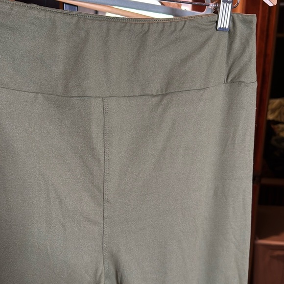 NEW Lularoe TC Tall & Curvy Olive Green Leggings Size 12-18 - Picture 2 of 5